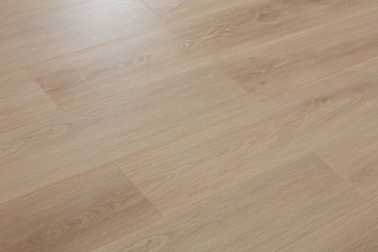 L155 12mm Natural Oak Premium Laminate flooring - Image 2