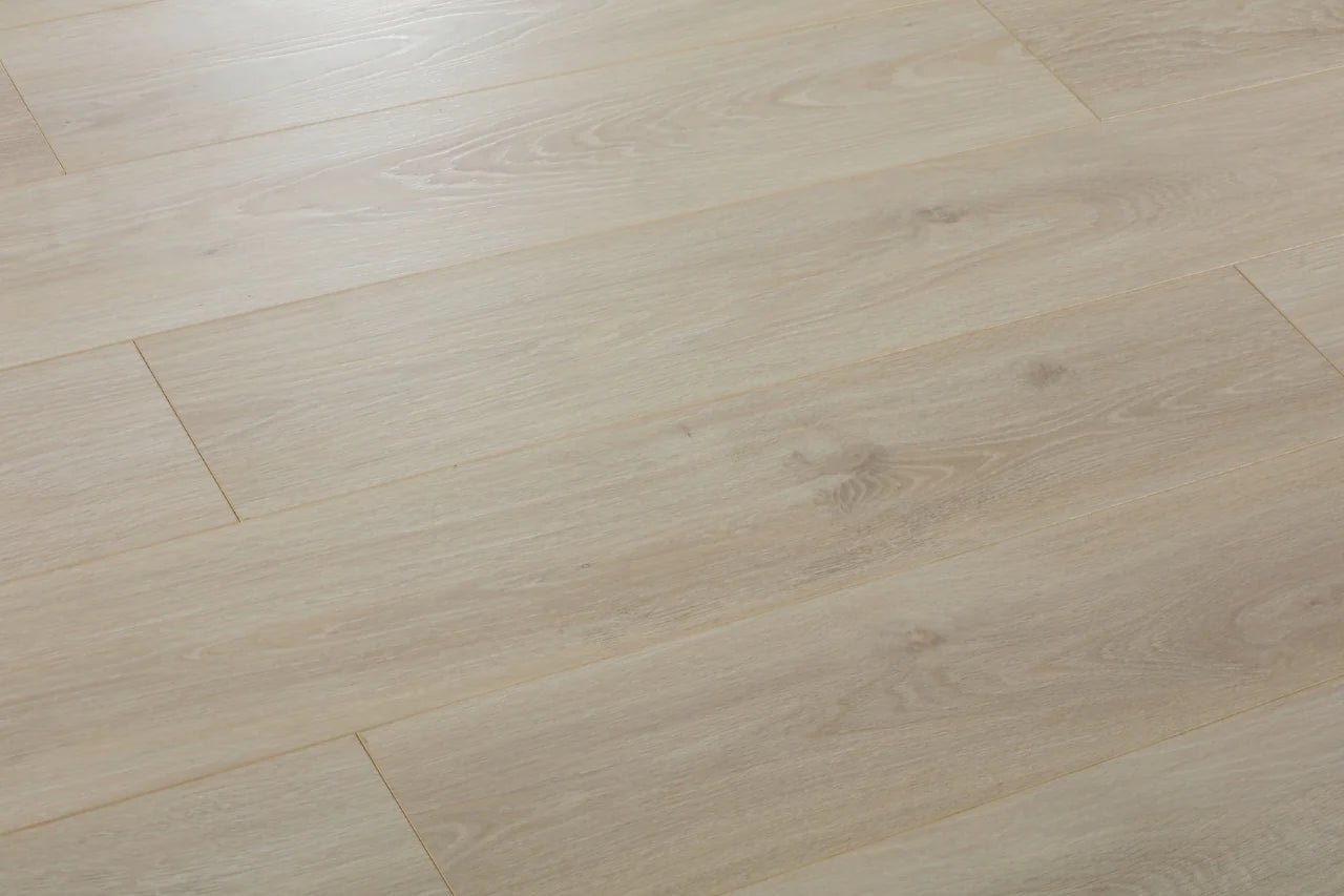 L156 12mm Light Natural Oak Premium Laminate flooring - Image 2